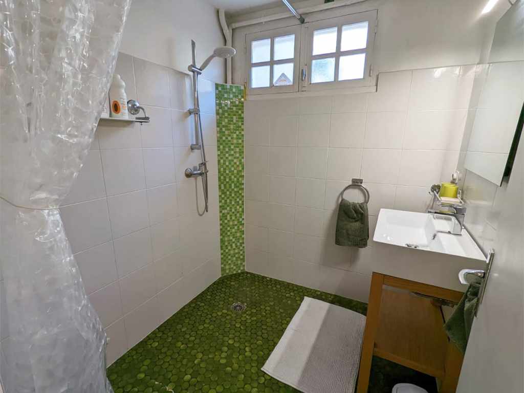 Bathroom for French immersion student in South of France at Teacher's house