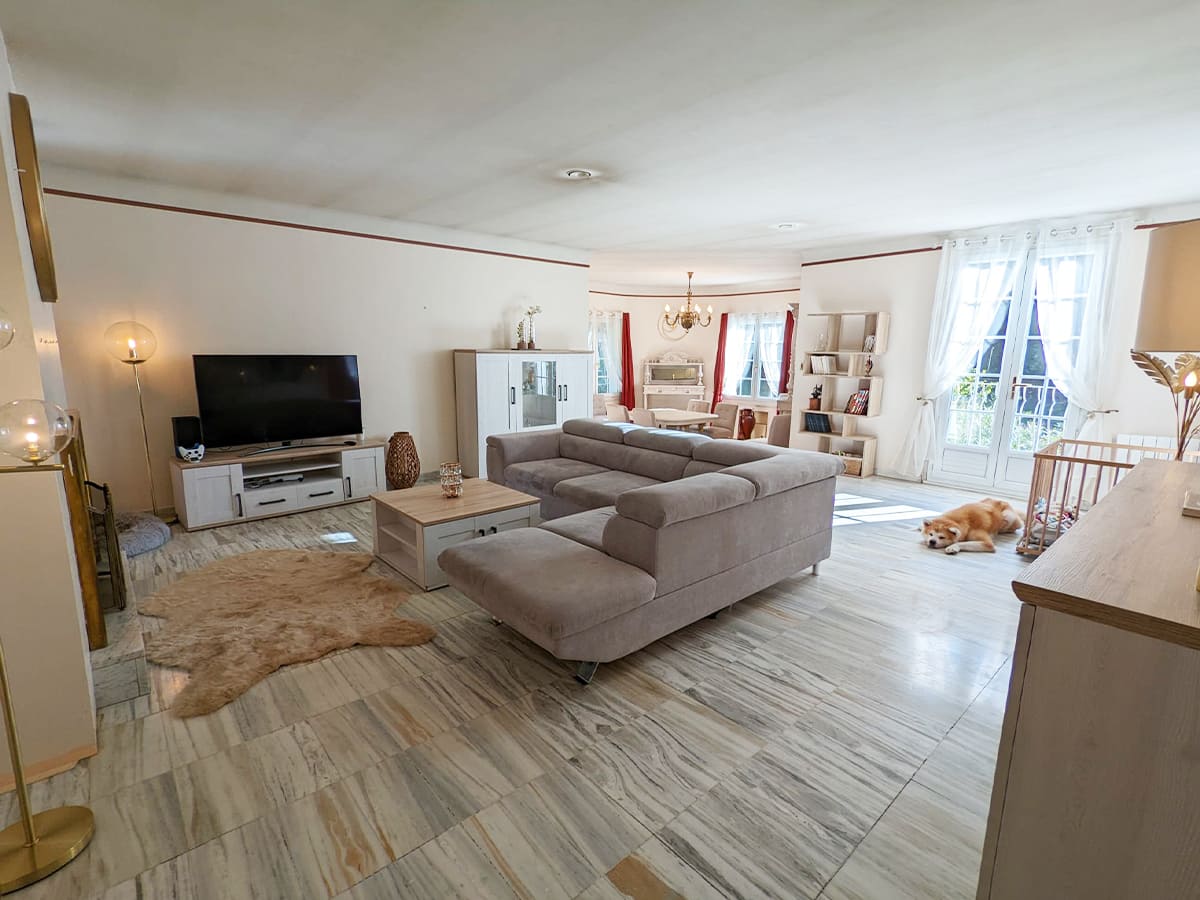 Picture of living room Shared space on French immersion program near Carcassonne