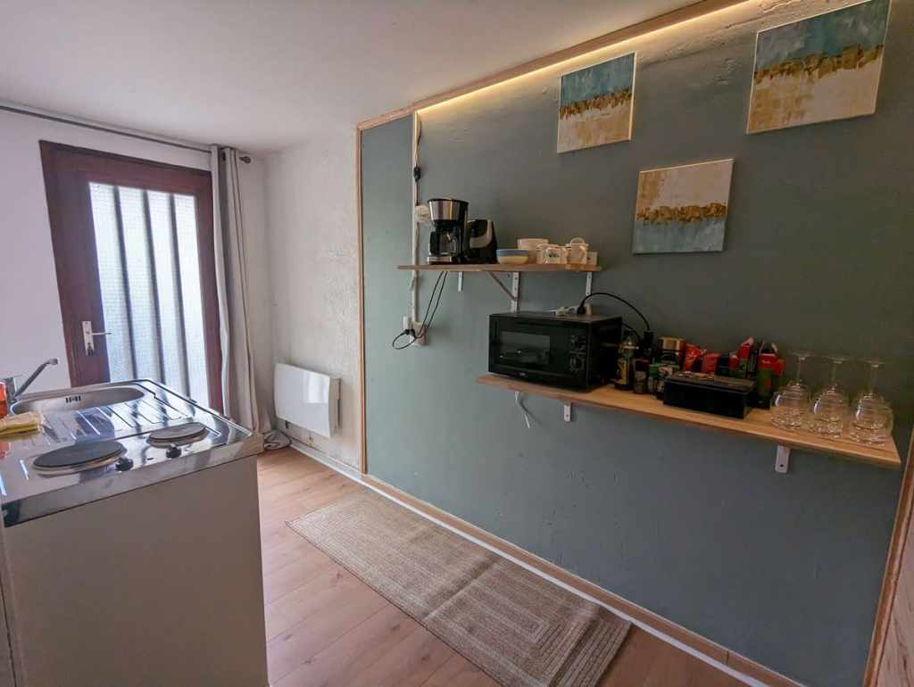 Kitchenette in French immersion Student' living space at teacher house south of France