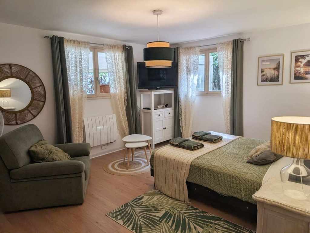 Picture of a bedroom French immersion accommodation near Carcassonne in France